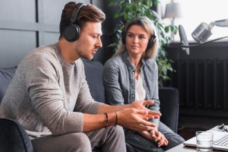 Why Listening Without Responding Strengthens Connection