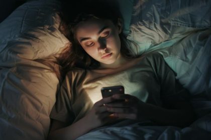Why Scrolling Before Bed Makes Sleep Worse
