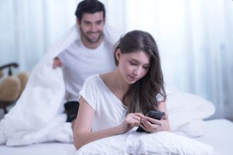 How to Recognize the Subtle Signs of an Affair